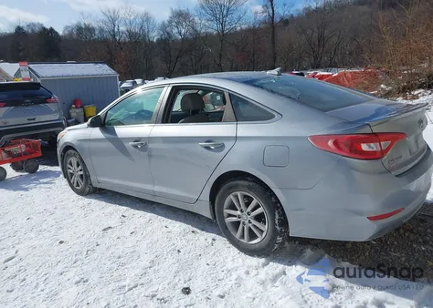 2017 Hyundai Sonata z USA, uszkodzony, nr VIN 5NPE24AFXHH545860